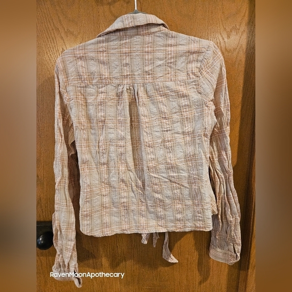 Fashion Nova Open Front/Tie at the bottom Women's Shirt - Picture 4 of 7